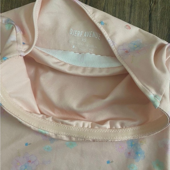 Djerf Avenue Swimsuit Summer
Island - Picture 2 of 4